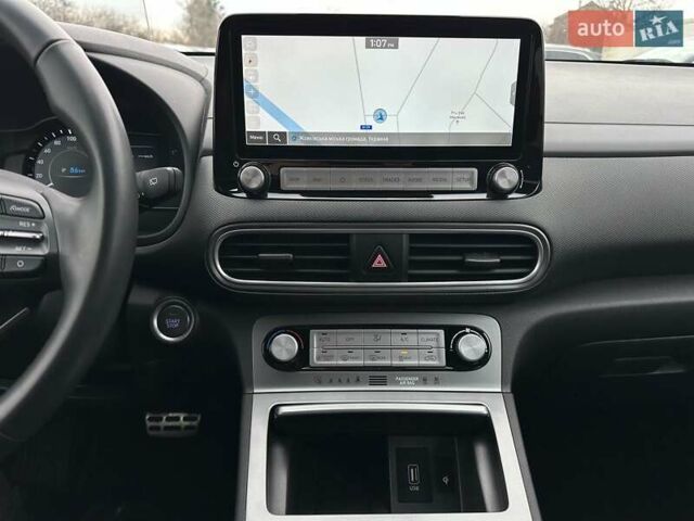 Серый Хендай Kona Electric, объемом двигателя 0 л и пробегом 65 тыс. км за 19900 $, фото 58 на Automoto.ua