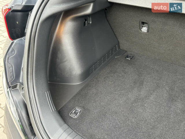 Сірий Хендай Kona Electric, об'ємом двигуна 0 л та пробігом 52 тис. км за 16450 $, фото 52 на Automoto.ua