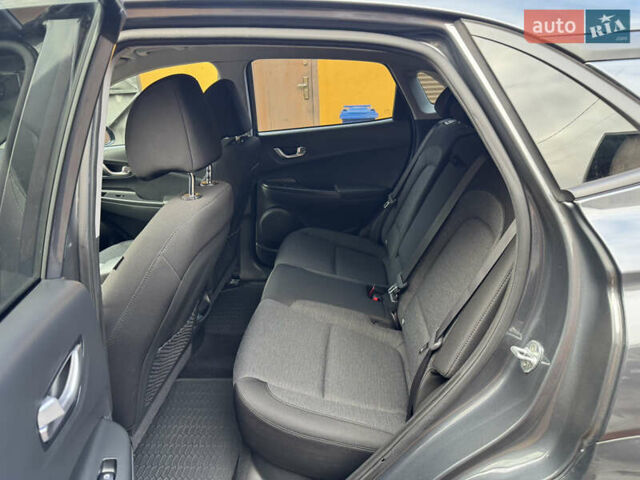 Серый Хендай Kona Electric, объемом двигателя 0 л и пробегом 77 тыс. км за 15999 $, фото 15 на Automoto.ua