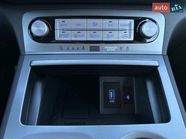 Сірий Хендай Kona Electric, об'ємом двигуна 0 л та пробігом 83 тис. км за 19900 $, фото 15 на Automoto.ua