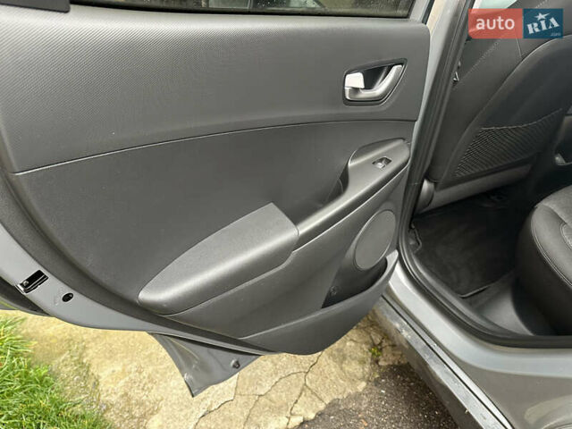 Сірий Хендай Kona Electric, об'ємом двигуна 0 л та пробігом 44 тис. км за 17600 $, фото 45 на Automoto.ua