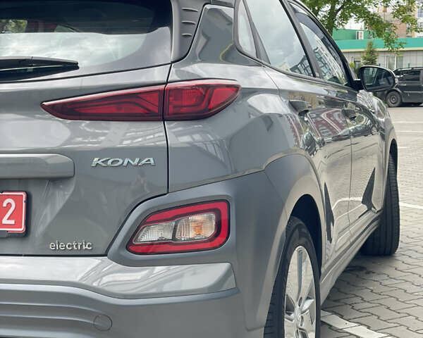 Серый Хендай Kona Electric, объемом двигателя 0 л и пробегом 47 тыс. км за 15950 $, фото 8 на Automoto.ua
