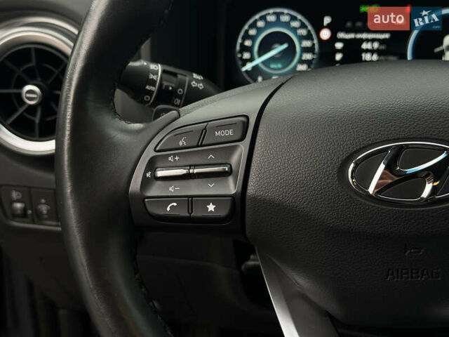 Серый Хендай Kona Electric, объемом двигателя 0 л и пробегом 65 тыс. км за 17999 $, фото 28 на Automoto.ua