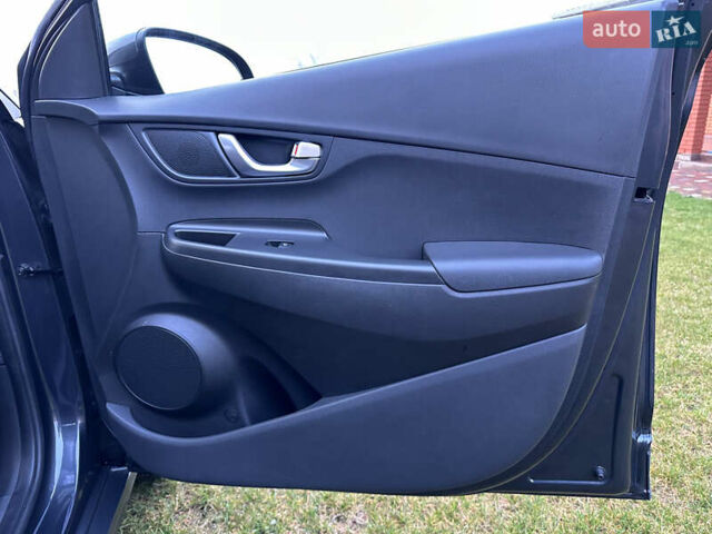 Сірий Хендай Kona Electric, об'ємом двигуна 0 л та пробігом 23 тис. км за 17900 $, фото 11 на Automoto.ua