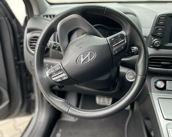 Серый Хендай Kona Electric, объемом двигателя 0 л и пробегом 47 тыс. км за 15950 $, фото 27 на Automoto.ua