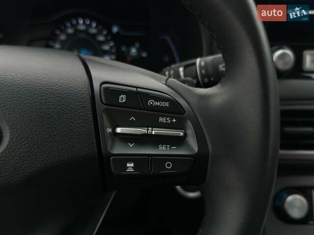 Серый Хендай Kona Electric, объемом двигателя 0 л и пробегом 65 тыс. км за 19900 $, фото 47 на Automoto.ua