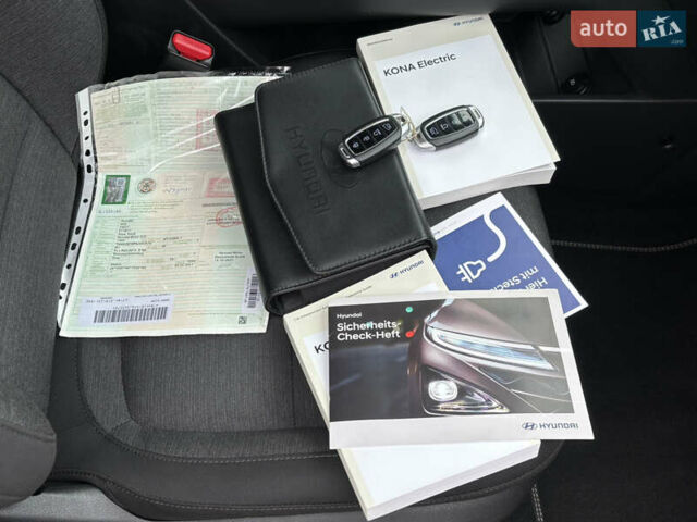 Сірий Хендай Kona Electric, об'ємом двигуна 0 л та пробігом 52 тис. км за 16450 $, фото 72 на Automoto.ua