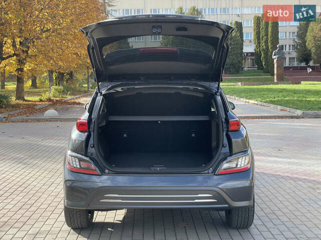 Серый Хендай Kona Electric, объемом двигателя 0 л и пробегом 48 тыс. км за 17390 $, фото 8 на Automoto.ua