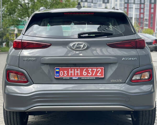 Серый Хендай Kona Electric, объемом двигателя 0 л и пробегом 47 тыс. км за 15950 $, фото 7 на Automoto.ua