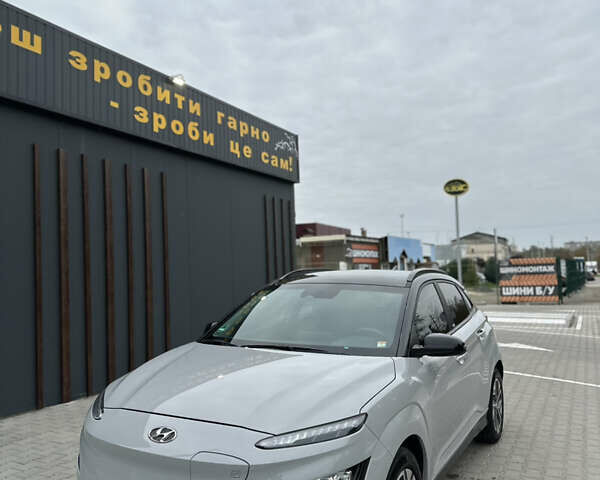 Серый Хендай Kona Electric, объемом двигателя 0 л и пробегом 63 тыс. км за 18450 $, фото 7 на Automoto.ua