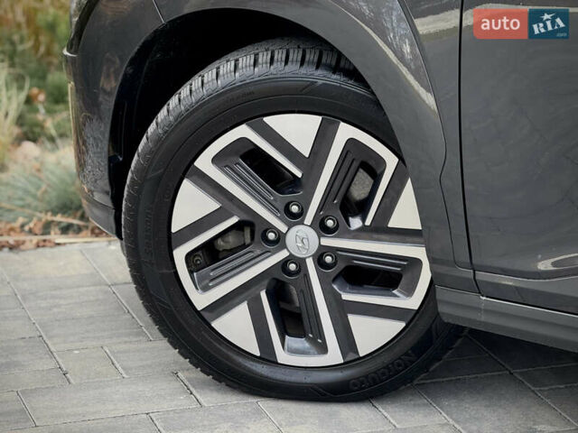 Серый Хендай Kona Electric, объемом двигателя 0 л и пробегом 87 тыс. км за 19552 $, фото 31 на Automoto.ua