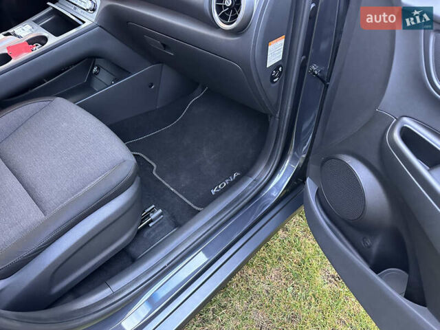 Сірий Хендай Kona Electric, об'ємом двигуна 0 л та пробігом 23 тис. км за 17900 $, фото 10 на Automoto.ua