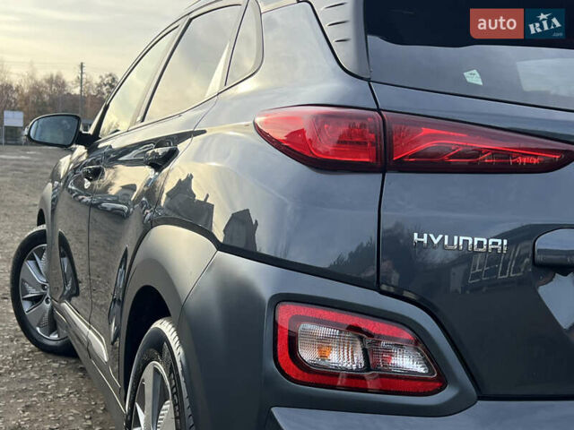 Серый Хендай Kona Electric, объемом двигателя 0 л и пробегом 72 тыс. км за 20154 $, фото 11 на Automoto.ua