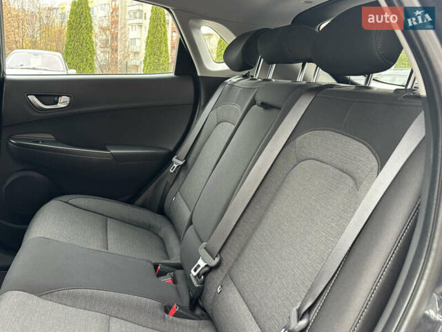 Сірий Хендай Kona Electric, об'ємом двигуна 0 л та пробігом 52 тис. км за 16450 $, фото 49 на Automoto.ua