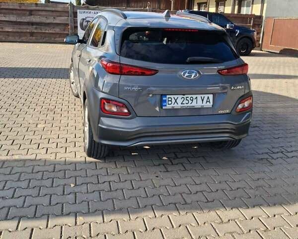 Серый Хендай Kona Electric, объемом двигателя 0 л и пробегом 45 тыс. км за 15999 $, фото 19 на Automoto.ua