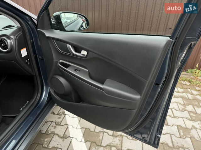 Сірий Хендай Kona Electric, об'ємом двигуна 0 л та пробігом 37 тис. км за 18100 $, фото 25 на Automoto.ua