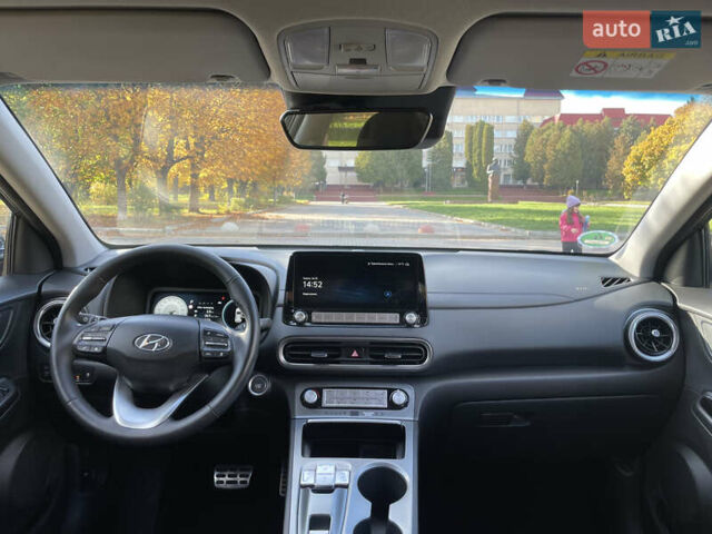 Серый Хендай Kona Electric, объемом двигателя 0 л и пробегом 48 тыс. км за 17390 $, фото 23 на Automoto.ua