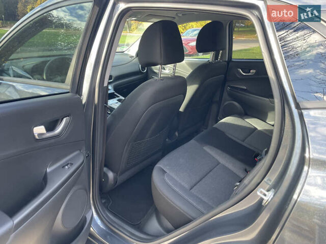 Серый Хендай Kona Electric, объемом двигателя 0 л и пробегом 48 тыс. км за 17390 $, фото 15 на Automoto.ua