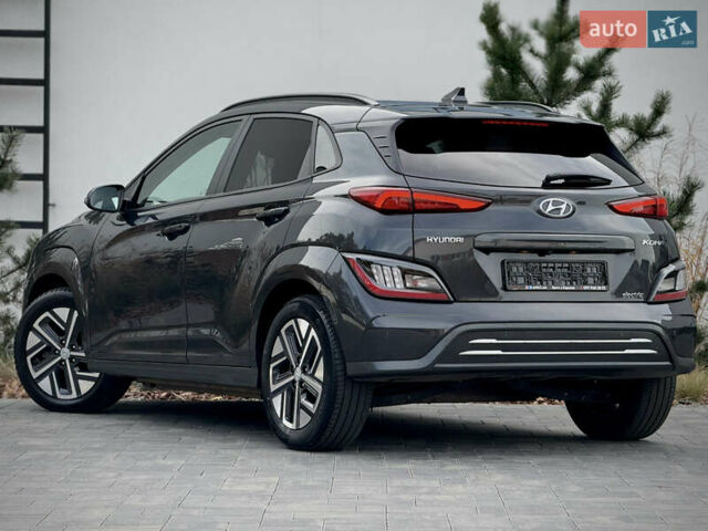 Серый Хендай Kona Electric, объемом двигателя 0 л и пробегом 87 тыс. км за 19552 $, фото 1 на Automoto.ua