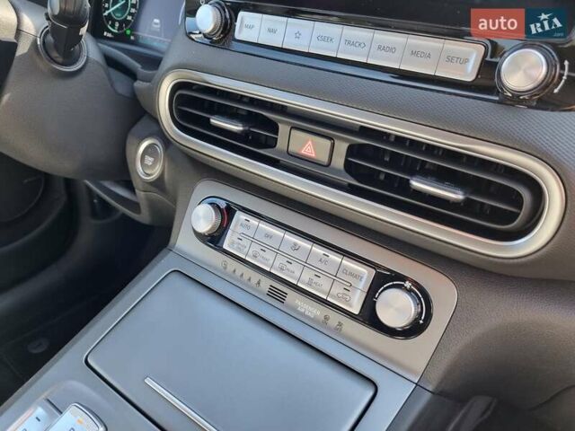 Серый Хендай Kona Electric, объемом двигателя 0 л и пробегом 42 тыс. км за 21500 $, фото 34 на Automoto.ua