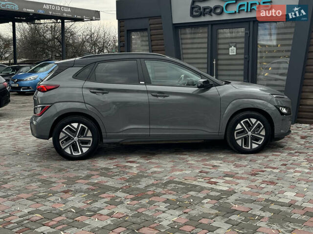 Серый Хендай Kona Electric, объемом двигателя 0 л и пробегом 65 тыс. км за 17999 $, фото 45 на Automoto.ua