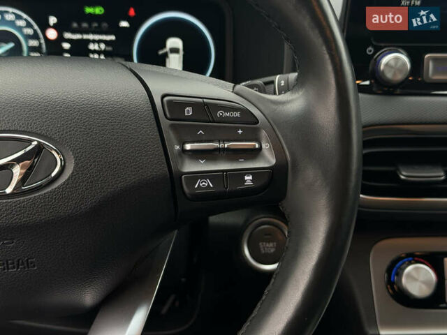 Серый Хендай Kona Electric, объемом двигателя 0 л и пробегом 65 тыс. км за 17999 $, фото 27 на Automoto.ua