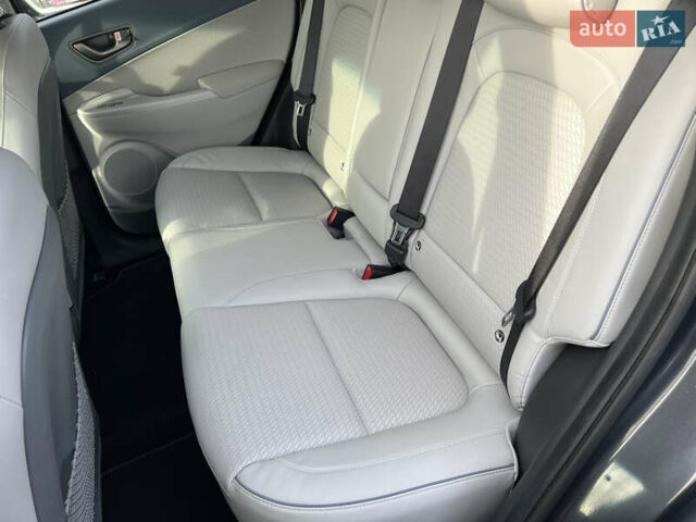 Серый Хендай Kona Electric, объемом двигателя 0 л и пробегом 72 тыс. км за 20154 $, фото 33 на Automoto.ua