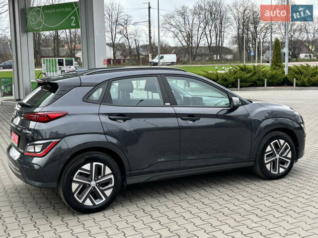 Сірий Хендай Kona Electric, об'ємом двигуна 0 л та пробігом 52 тис. км за 16450 $, фото 4 на Automoto.ua