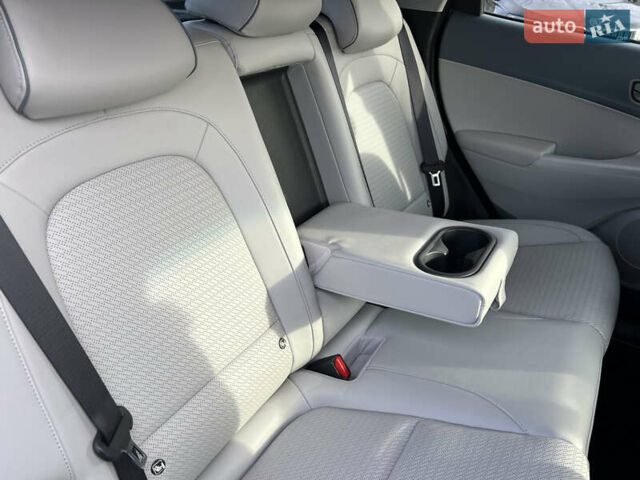 Серый Хендай Kona Electric, объемом двигателя 0 л и пробегом 72 тыс. км за 20154 $, фото 42 на Automoto.ua