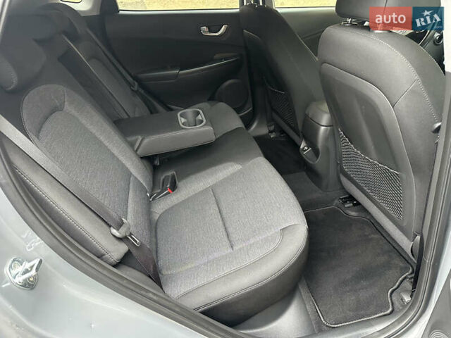 Сірий Хендай Kona Electric, об'ємом двигуна 0 л та пробігом 44 тис. км за 17600 $, фото 33 на Automoto.ua