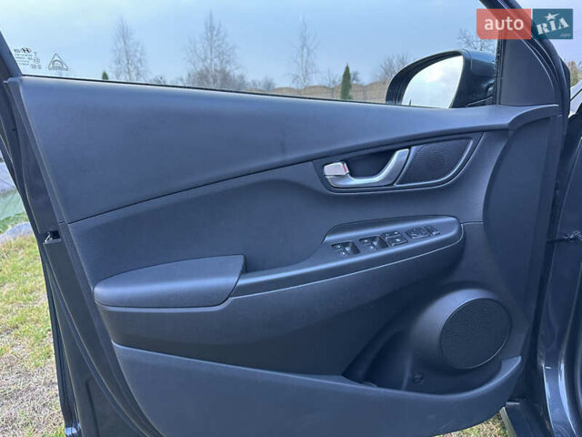 Сірий Хендай Kona Electric, об'ємом двигуна 0 л та пробігом 23 тис. км за 17900 $, фото 20 на Automoto.ua