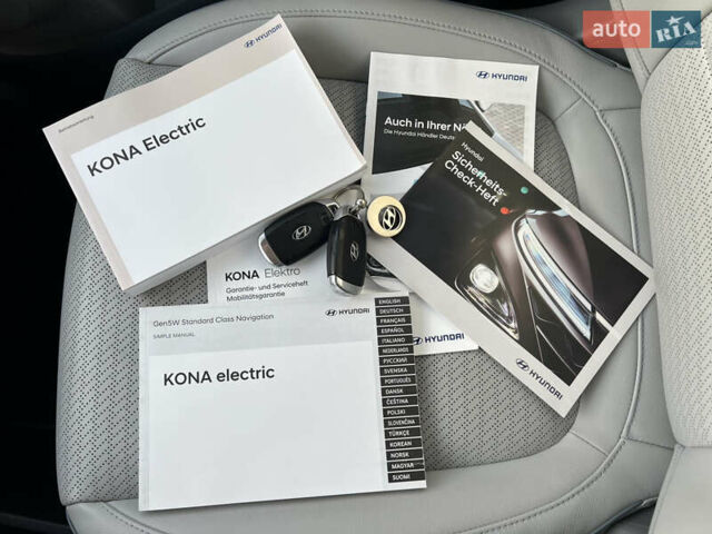 Серый Хендай Kona Electric, объемом двигателя 0 л и пробегом 72 тыс. км за 20154 $, фото 76 на Automoto.ua