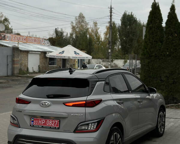 Серый Хендай Kona Electric, объемом двигателя 0 л и пробегом 63 тыс. км за 18450 $, фото 4 на Automoto.ua