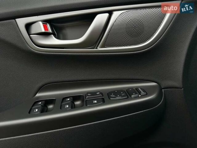 Серый Хендай Kona Electric, объемом двигателя 0 л и пробегом 65 тыс. км за 19900 $, фото 40 на Automoto.ua