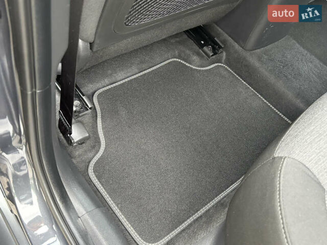 Сірий Хендай Kona Electric, об'ємом двигуна 0 л та пробігом 52 тис. км за 16450 $, фото 47 на Automoto.ua