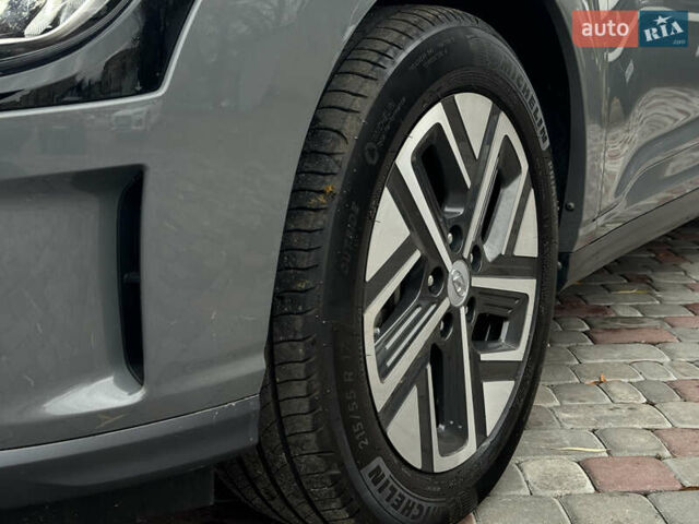 Серый Хендай Kona Electric, объемом двигателя 0 л и пробегом 65 тыс. км за 17999 $, фото 15 на Automoto.ua
