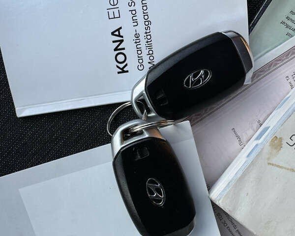 Серый Хендай Kona Electric, объемом двигателя 0 л и пробегом 77 тыс. км за 15999 $, фото 71 на Automoto.ua