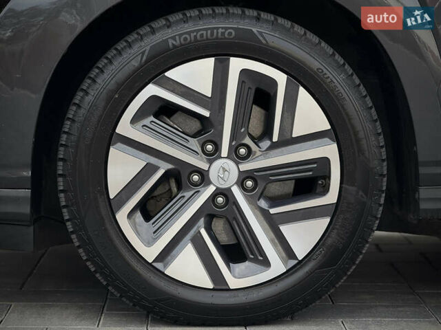 Серый Хендай Kona Electric, объемом двигателя 0 л и пробегом 87 тыс. км за 19552 $, фото 50 на Automoto.ua
