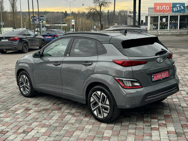 Серый Хендай Kona Electric, объемом двигателя 0 л и пробегом 65 тыс. км за 17999 $, фото 7 на Automoto.ua