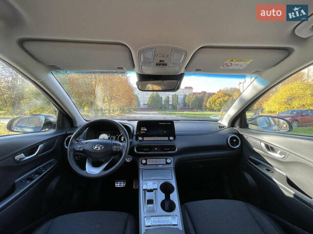 Серый Хендай Kona Electric, объемом двигателя 0 л и пробегом 48 тыс. км за 17390 $, фото 32 на Automoto.ua