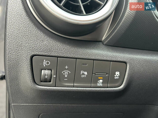 Сірий Хендай Kona Electric, об'ємом двигуна 0 л та пробігом 52 тис. км за 16450 $, фото 31 на Automoto.ua