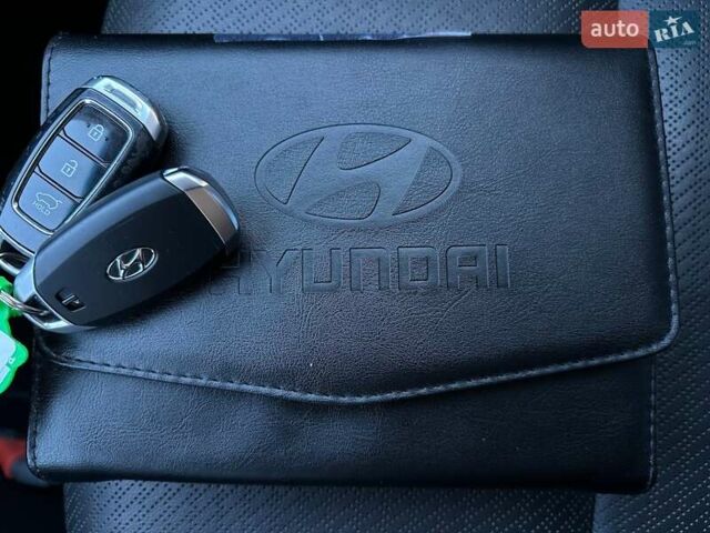 Сірий Хендай Kona Electric, об'ємом двигуна 0 л та пробігом 83 тис. км за 19900 $, фото 75 на Automoto.ua