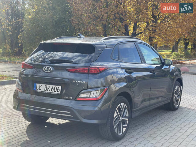 Серый Хендай Kona Electric, объемом двигателя 0 л и пробегом 48 тыс. км за 17390 $, фото 5 на Automoto.ua