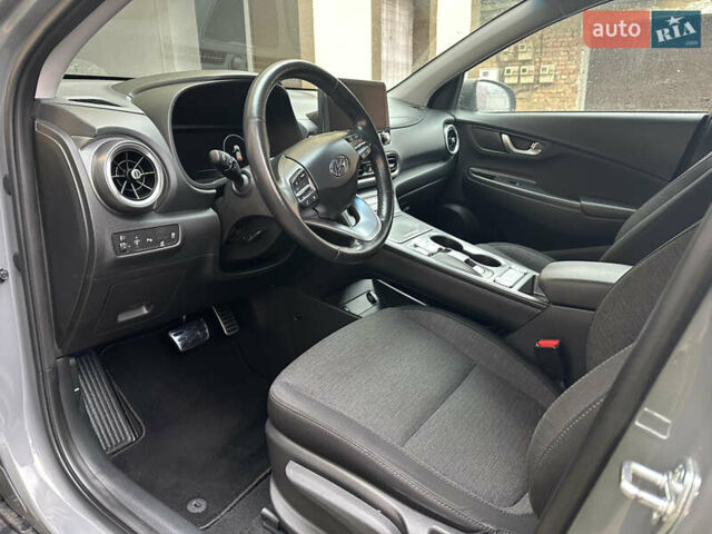 Сірий Хендай Kona Electric, об'ємом двигуна 0 л та пробігом 44 тис. км за 17600 $, фото 16 на Automoto.ua