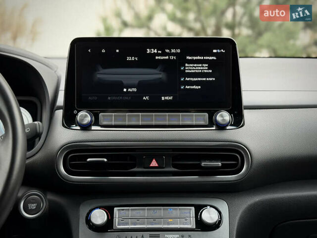 Серый Хендай Kona Electric, объемом двигателя 0 л и пробегом 87 тыс. км за 19552 $, фото 99 на Automoto.ua