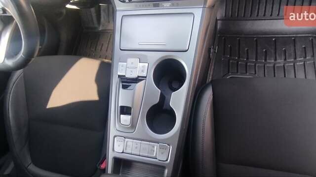 Сірий Хендай Kona Electric, об'ємом двигуна 0 л та пробігом 134 тис. км за 17800 $, фото 15 на Automoto.ua