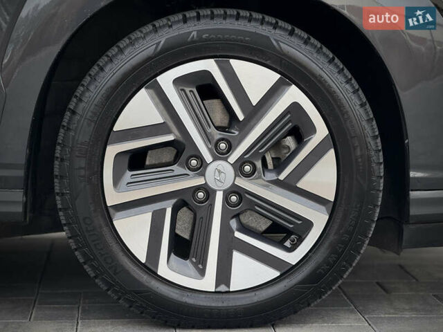 Серый Хендай Kona Electric, объемом двигателя 0 л и пробегом 87 тыс. км за 19552 $, фото 53 на Automoto.ua