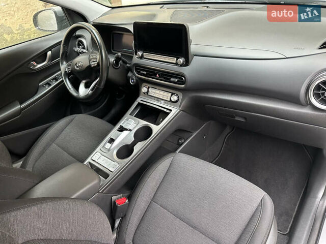 Сірий Хендай Kona Electric, об'ємом двигуна 0 л та пробігом 44 тис. км за 17600 $, фото 35 на Automoto.ua