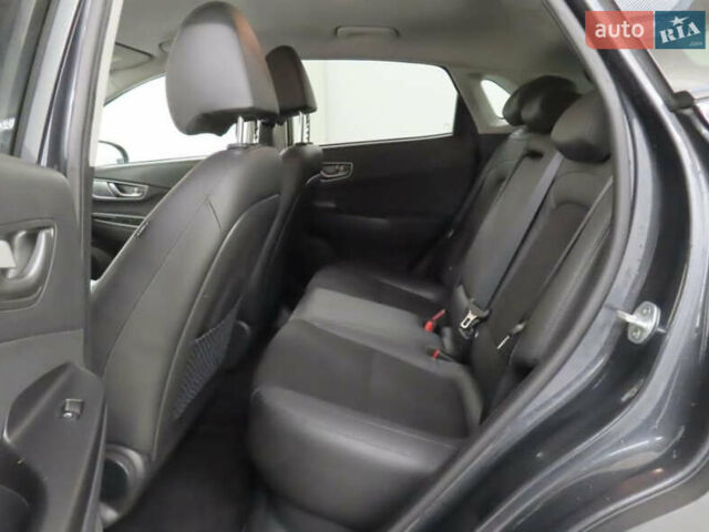 Серый Хендай Kona Electric, объемом двигателя 0 л и пробегом 130 тыс. км за 17950 $, фото 5 на Automoto.ua