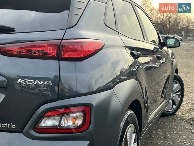 Серый Хендай Kona Electric, объемом двигателя 0 л и пробегом 72 тыс. км за 20154 $, фото 12 на Automoto.ua